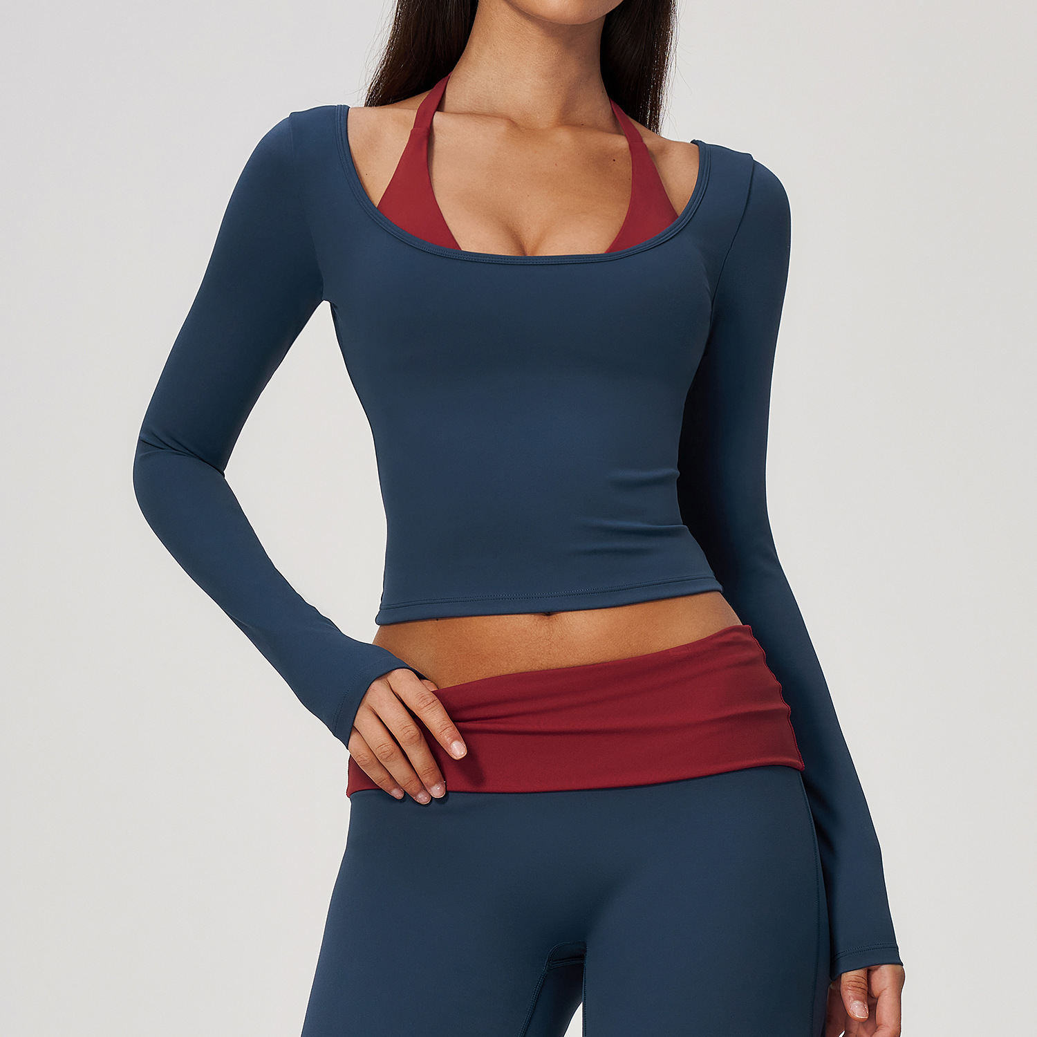 Halter Neck Top - بلوزة يوغا بتصميم قطعتين وهميتين، بأكمام