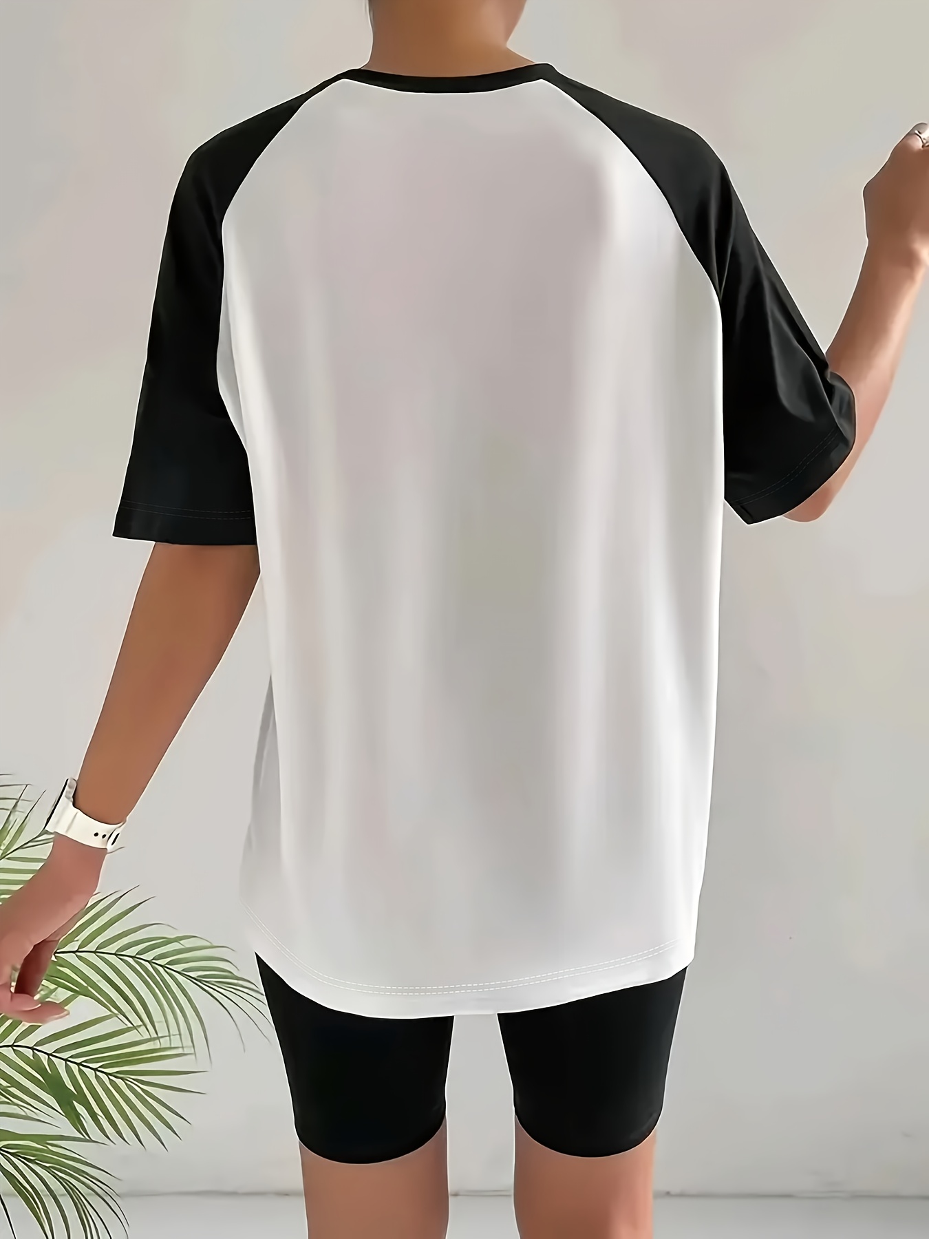 تي شيرت بطباعة جرافيك من لندن  - مراجعة Summer Clothing London وسعره