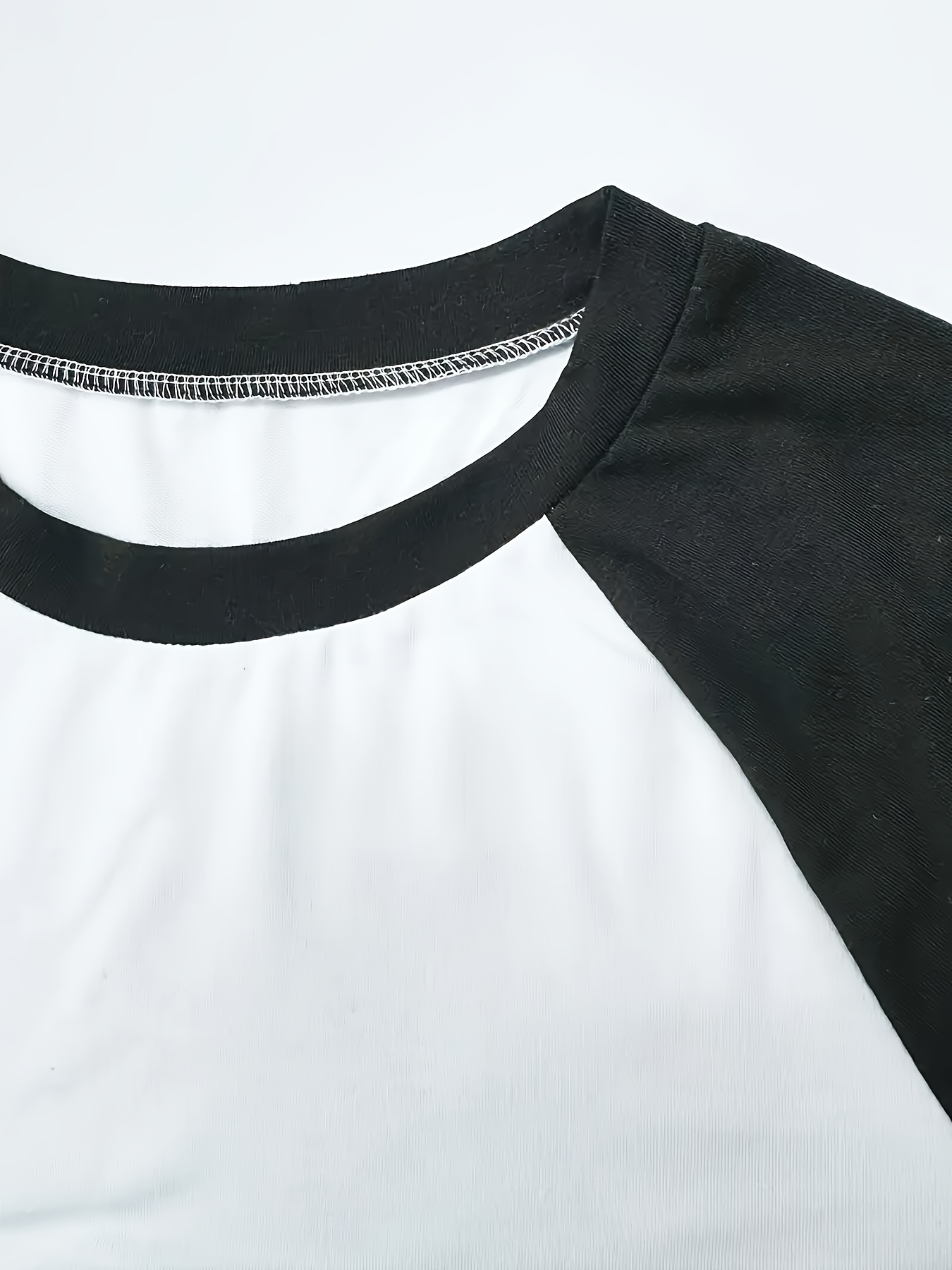 تي شيرت بطباعة جرافيك من لندن  - مراجعة Summer Clothing London وسعره