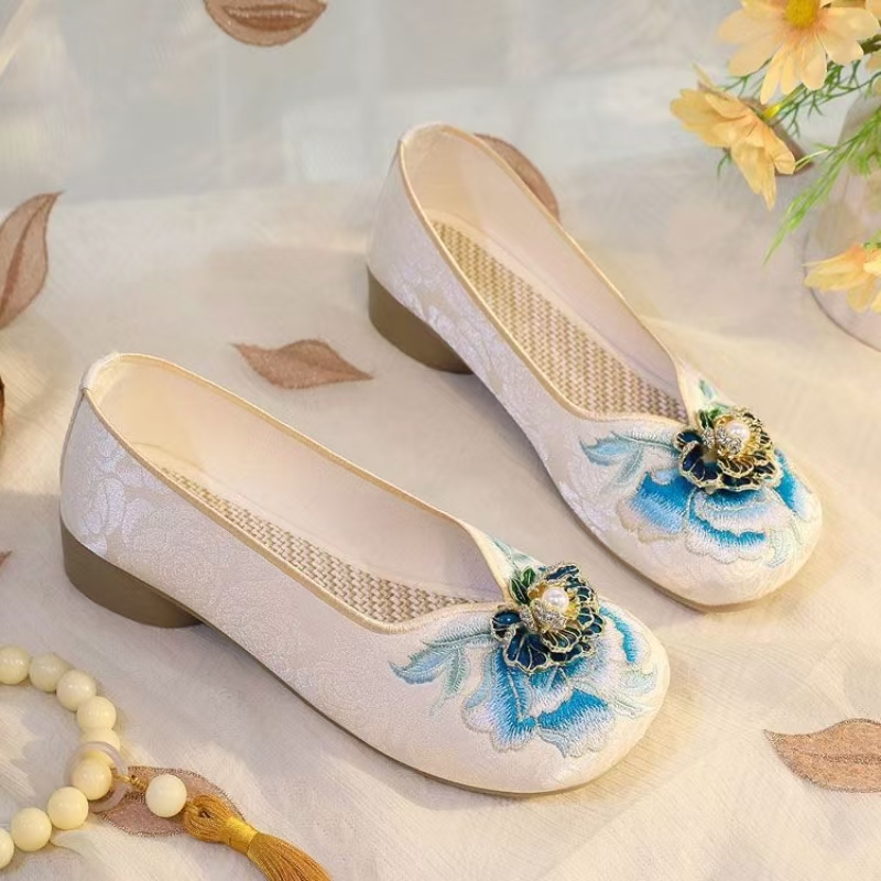أحذية نسائية بكعب منخفض مطرزة  - مراجعة Summer Cloth وسعره