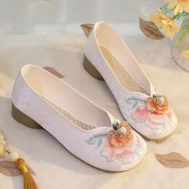 أحذية نسائية بكعب منخفض مطرزة  - مراجعة Summer Cloth وسعره