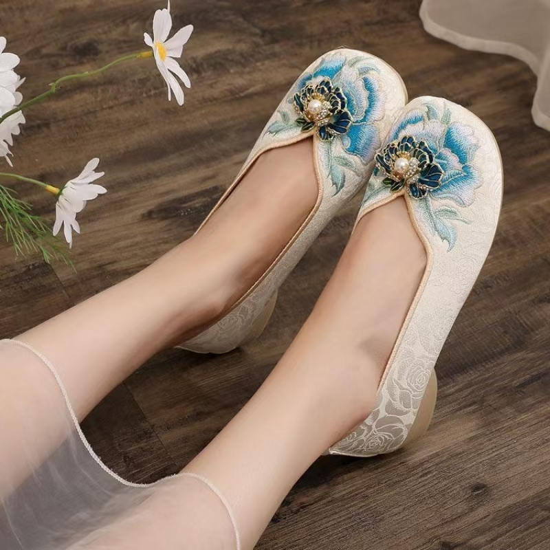 أحذية نسائية بكعب منخفض مطرزة  - مراجعة Summer Cloth وسعره